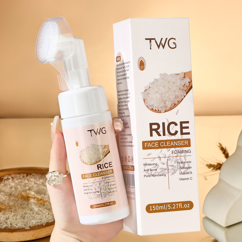 MOUSSE NETTOYANTE A EAU DE RIZ POUR UN VISAGE ÉCLATANT