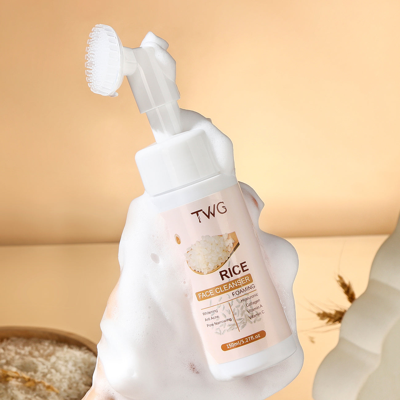 MOUSSE NETTOYANTE A EAU DE RIZ POUR UN VISAGE ÉCLATANT